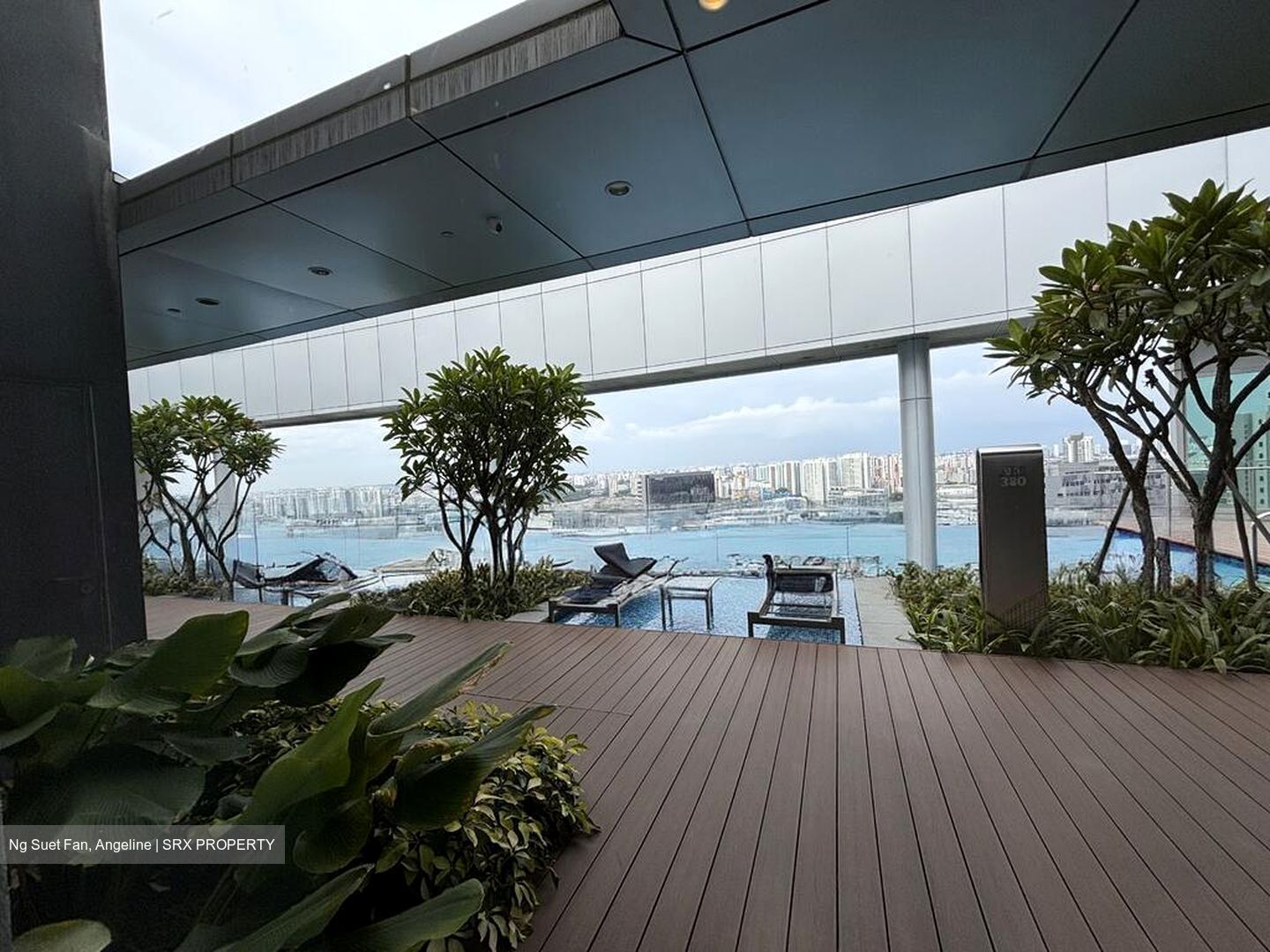 Arc 380 (D8), Office #503409061